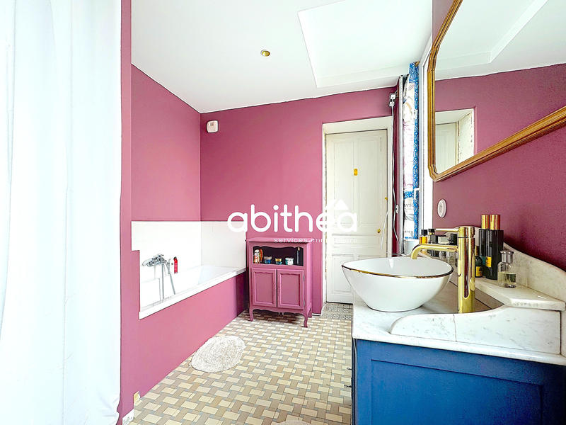 Maison - 226 m² - 8 pièces