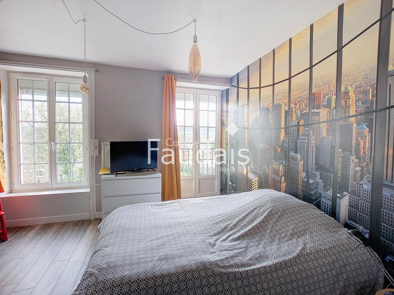 Maison - 182 m² - 9 pièces