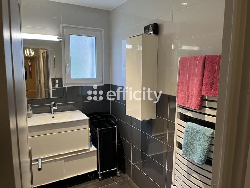 Villa - 100 m² - 5 pièces