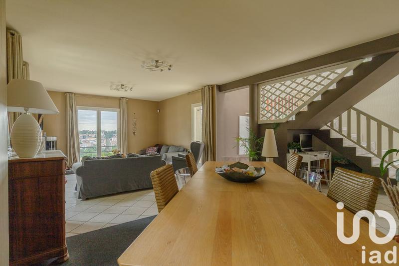 Maison - 216 m² - 6 pièces