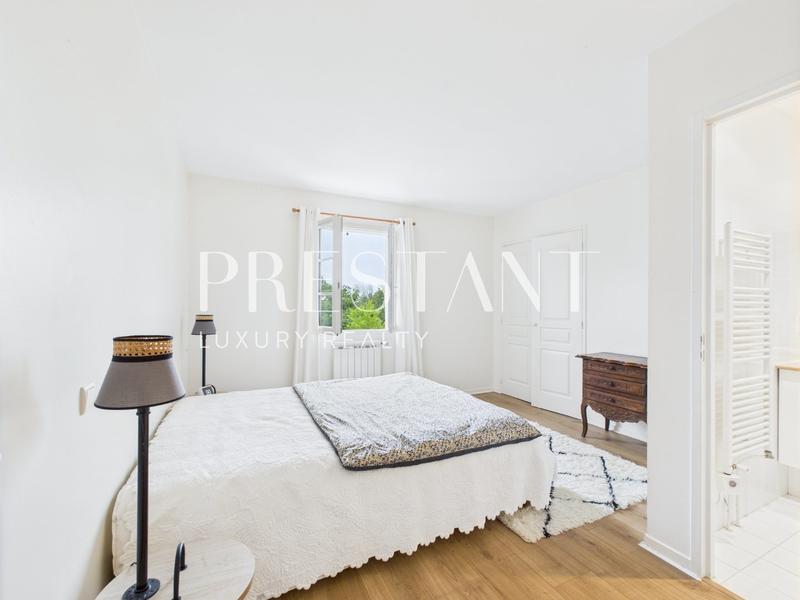 Maison - 250 m² - 7 pièces