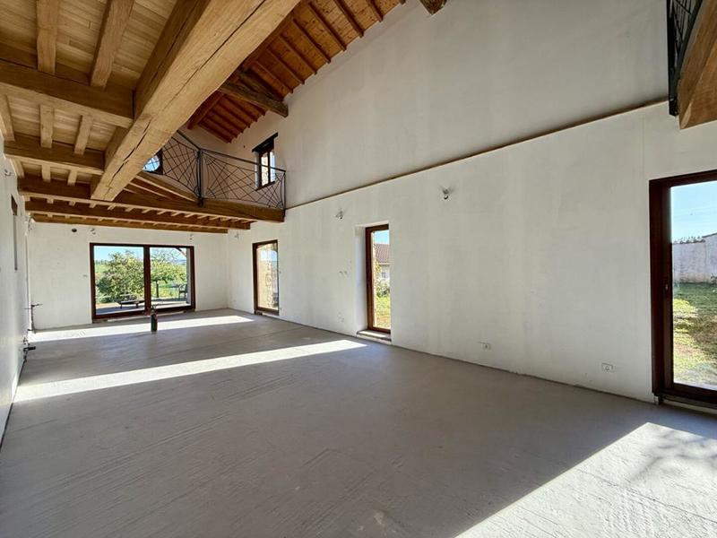 Maison - 330 m² - 8 pièces