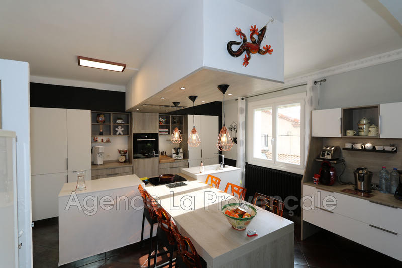 Villa - 273 m² - 6 pièces