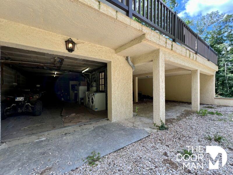 Propriété - 300 m² - 9 pièces