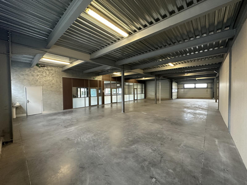 Local d'activités - 376 m²