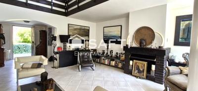 Maison - 181 m² - 6 pièces