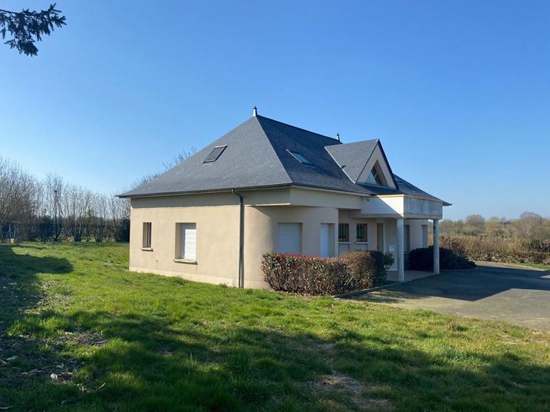 Maison - 242 m² - 10 pièces