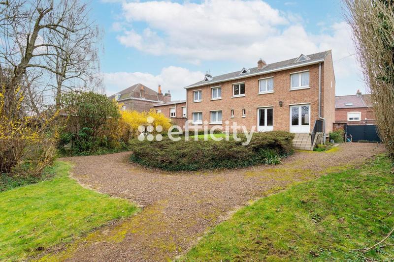 Maison - 240 m² - 12 pièces