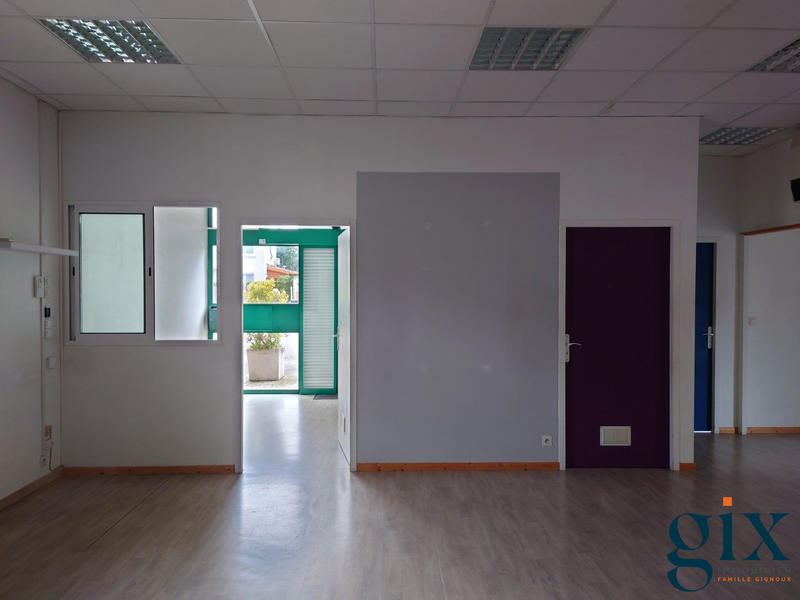 Local commercial - 80 m² - 4 pièces