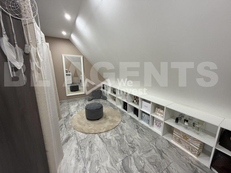 Maison - 221 m² - 7 pièces