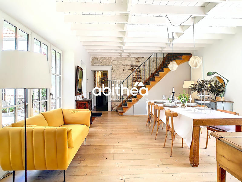 Maison - 250 m² - 8 pièces