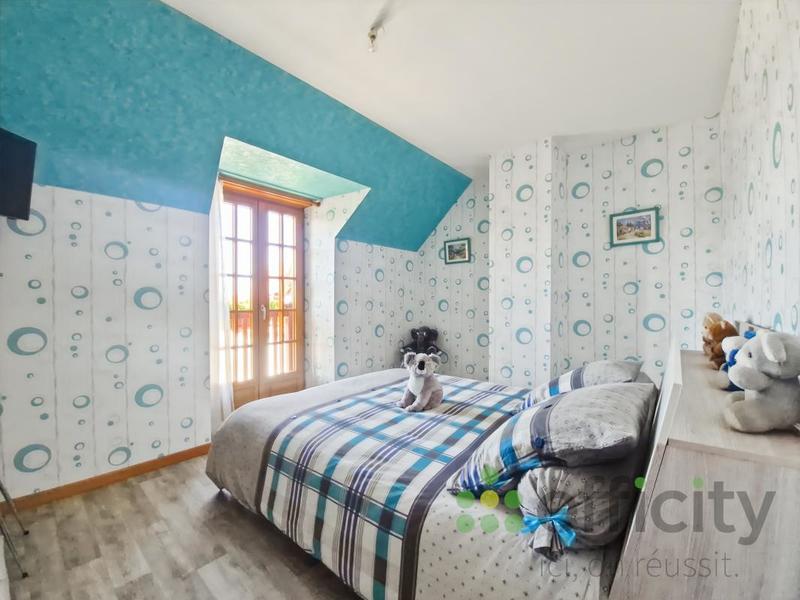 Maison - 180 m² - 7 pièces