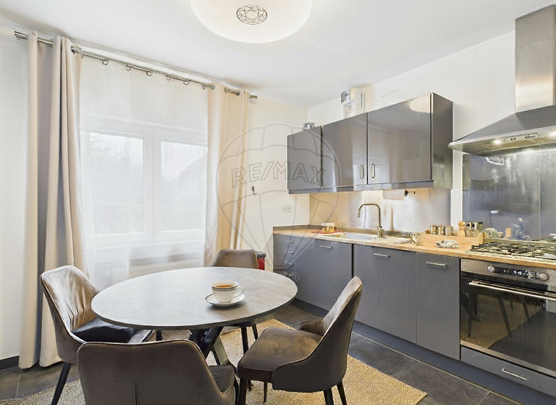 Maison jumelée - 180 m² - 7 pièces