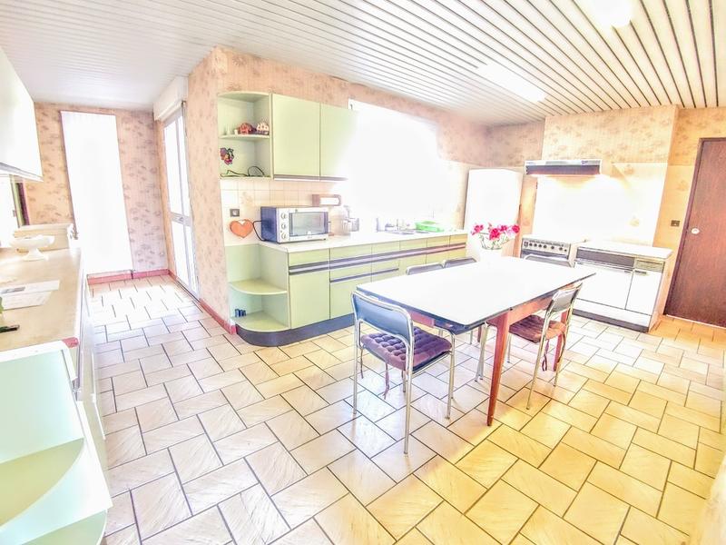 Maison - 570 m² - 8 pièces