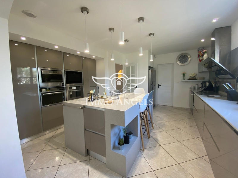 Maison traditionnelle - 165 m² - 7 pièces