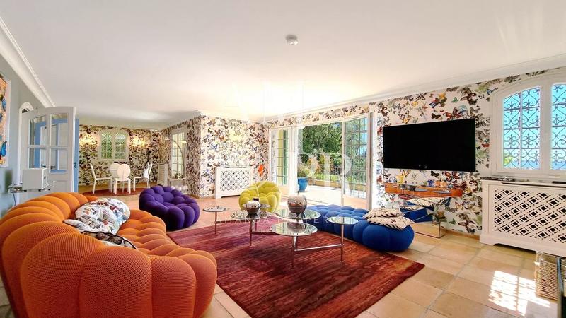 Maison - 273 m² - 7 pièces