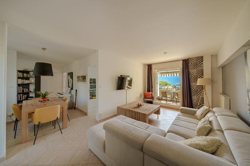 Appartement - 93 m² - 5 pièces