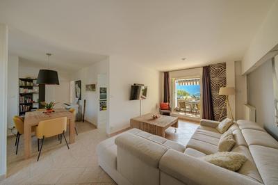 Appartement - 93 m² - 5 pièces