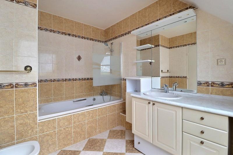 Maison - 167 m² - 8 pièces