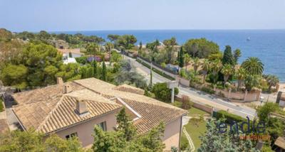 Maison - 650 m² - 12 pièces