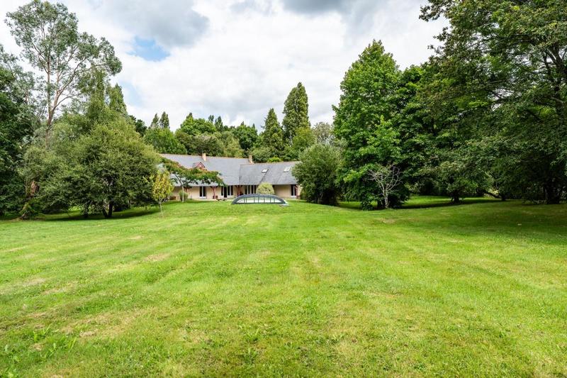 Propriété - 227 m² - 6 pièces