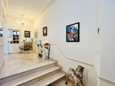 Maison - 305 m² - 8 pièces