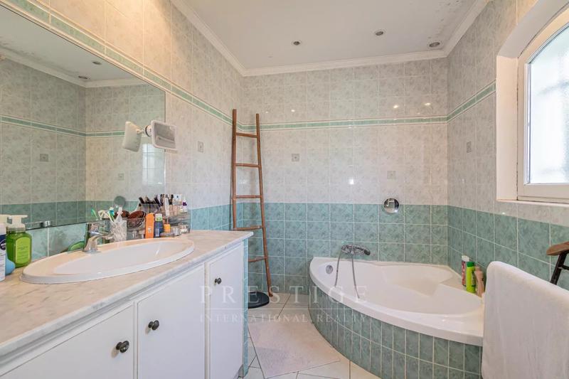 Maison - 179 m² - 8 pièces