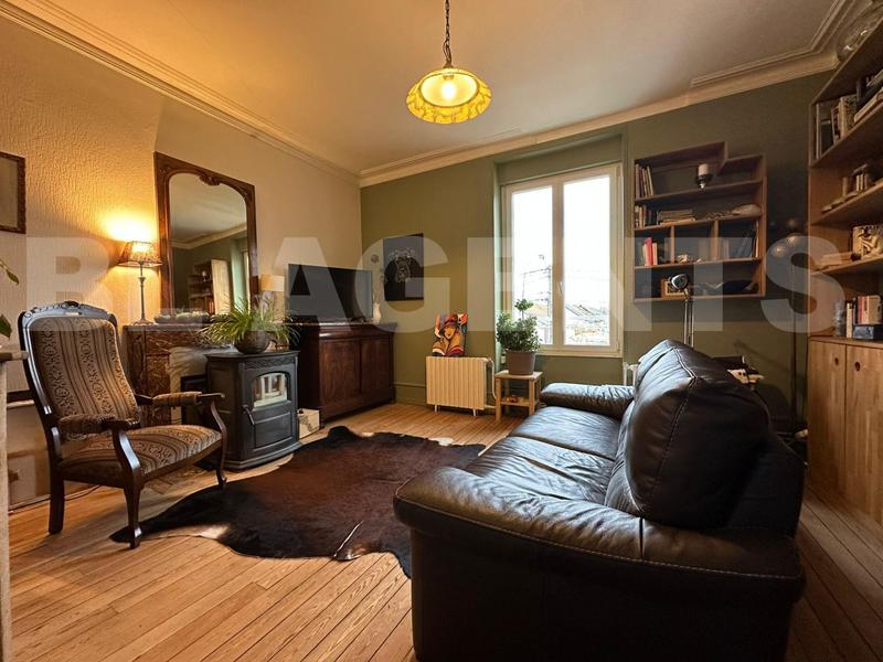 Maison - 247 m² - 10 pièces