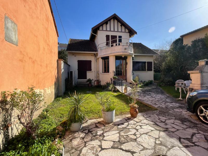 Maison - 98 m² - 5 pièces