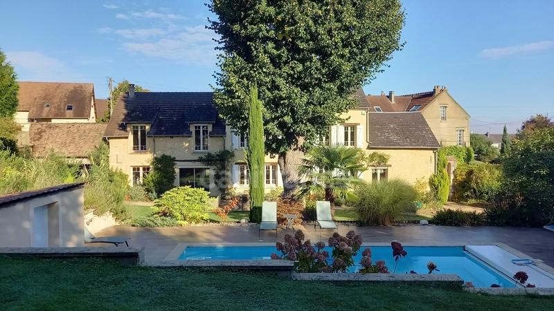 Maison - 237 m² - 9 pièces