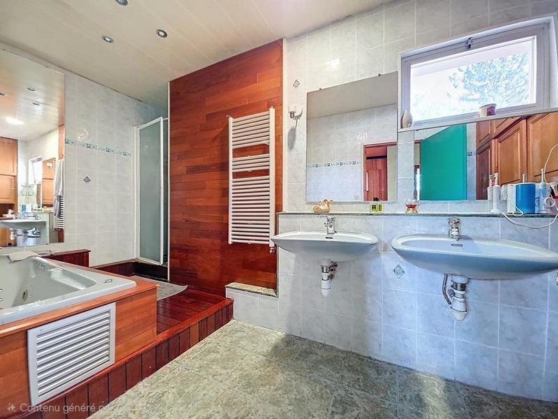 Maison - 211 m² - 6 pièces