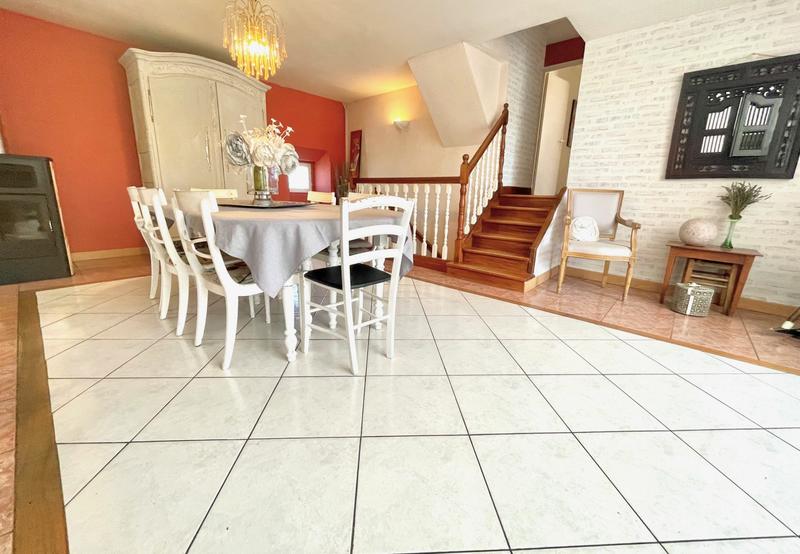 Maison - 232 m² - 9 pièces