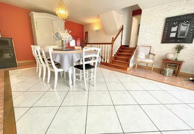 Maison - 232 m² - 9 pièces