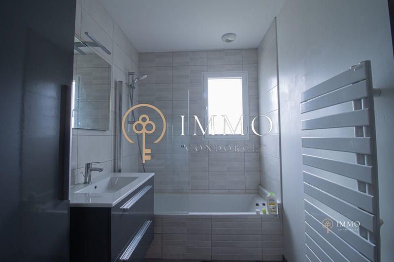 Maison contemporaine - 178 m² - 7 pièces