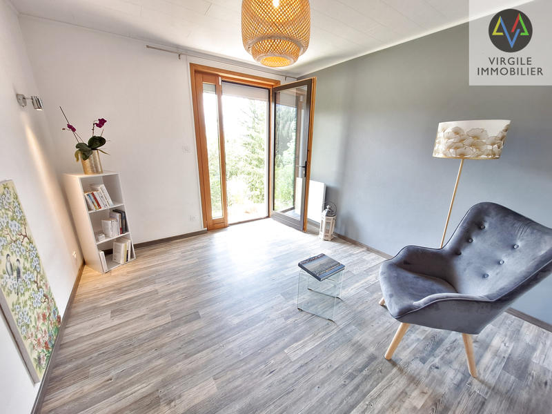 Maison - 242 m² - 10 pièces