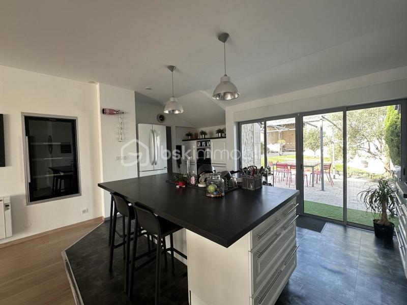 Maison - 201 m² - 6 pièces