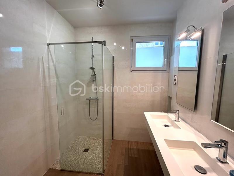 Maison - 168 m² - 8 pièces