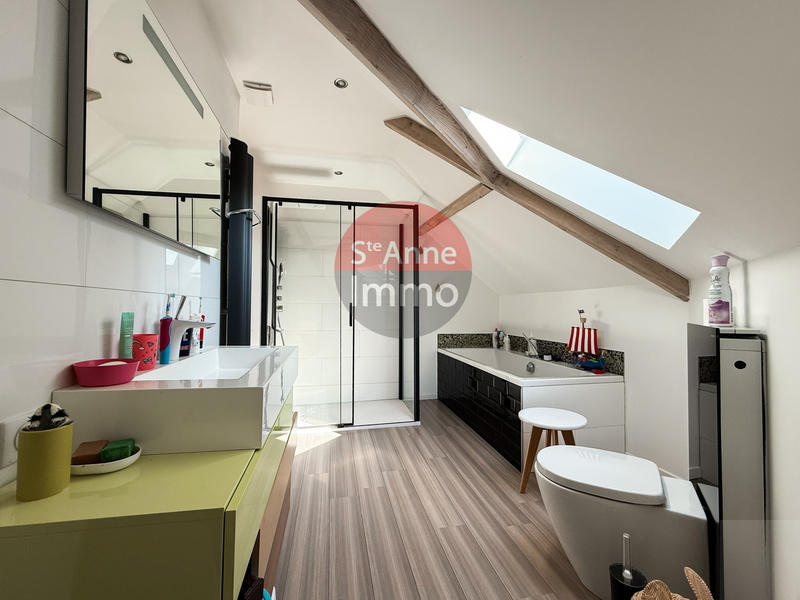 Maison - 230 m² - 6 pièces