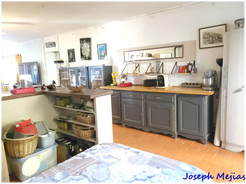 Propriété - 240 m² - 9 pièces