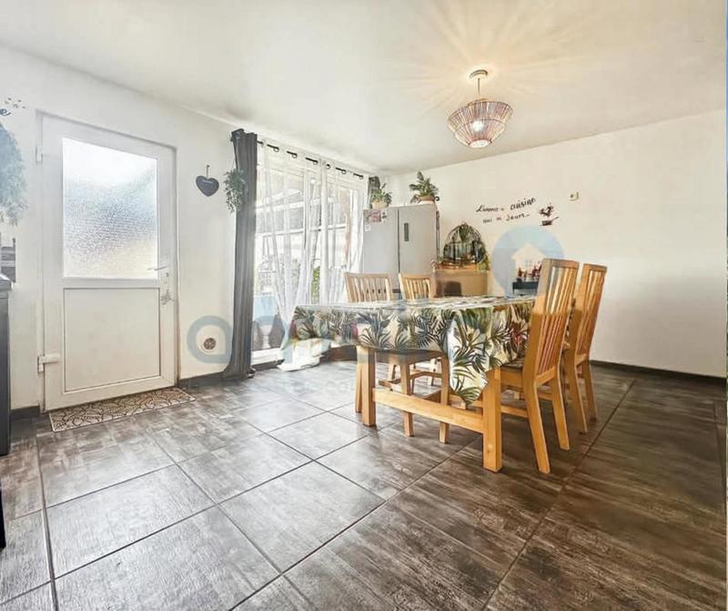 Maison - 215 m² - 9 pièces