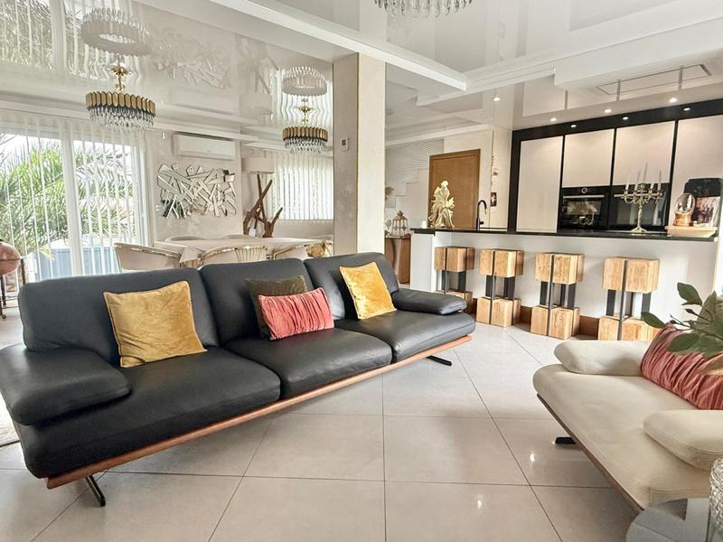 Maison - 145 m² - 6 pièces