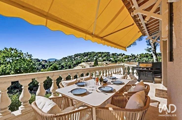 Maison - 222 m² - 5 pièces