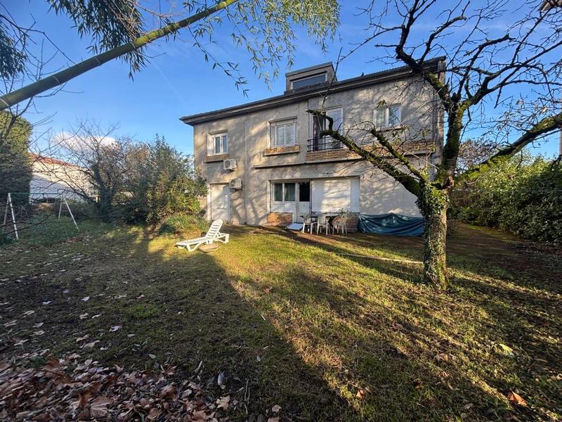 Maison - 229 m² - 8 pièces