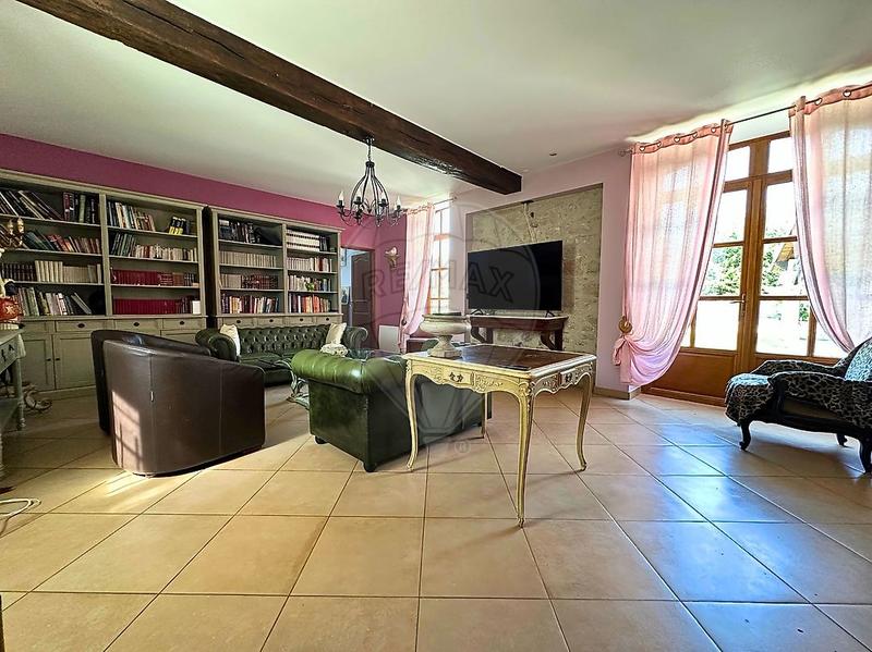 Demeure - 335 m² - 12 pièces