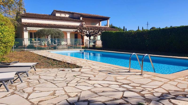 Villa - 227 m² - 6 pièces