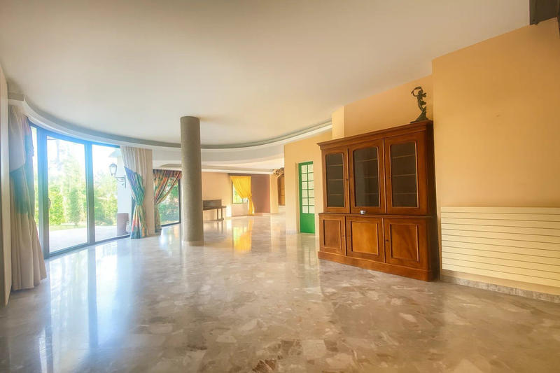 Maison - 290 m² - 6 pièces