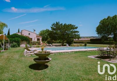 Maison - 270 m² - 9 pièces