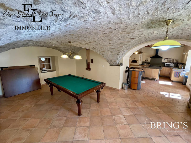 Maison - 266 m² - 9 pièces