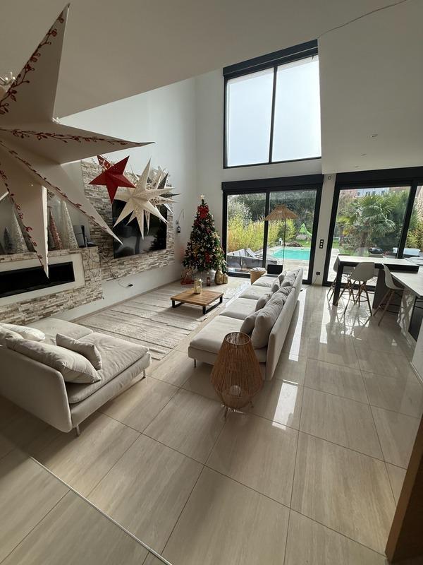 Maison - 253 m² - 11 pièces