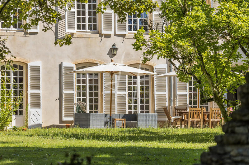 Maison ancienne - 444 m² - 9 pièces